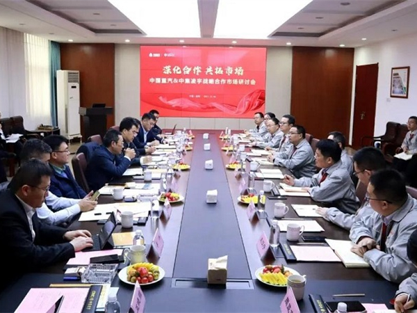 中國重汽集團總經(jīng)理、黨委副書記蔡東先生蒞臨中集凌宇