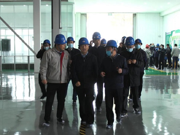 西安市人大常委會(huì)黨組書記、主任胡潤澤為中集凌宇高端制造點(diǎn)贊