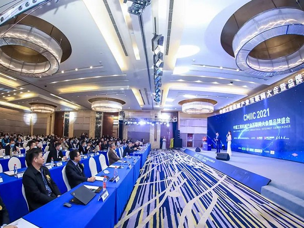 中集凌宇攪拌車榮獲“中國工程機械明星產(chǎn)品用戶口碑獎”