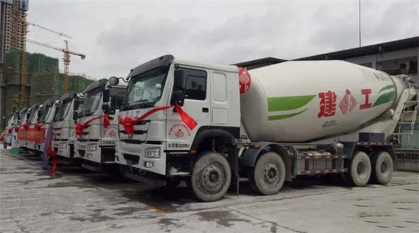 中集凌宇20臺新款混凝土攪拌車交車儀式